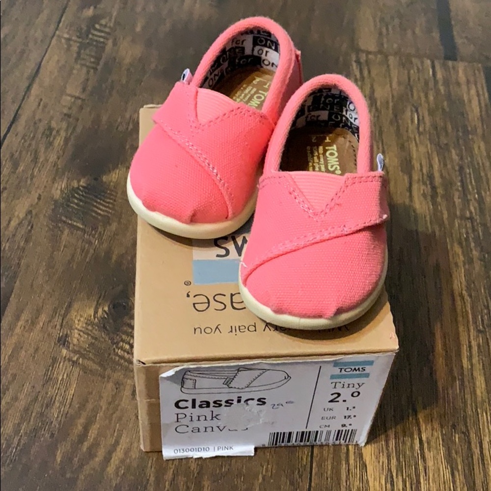Classic canvas Toms Baby shoes